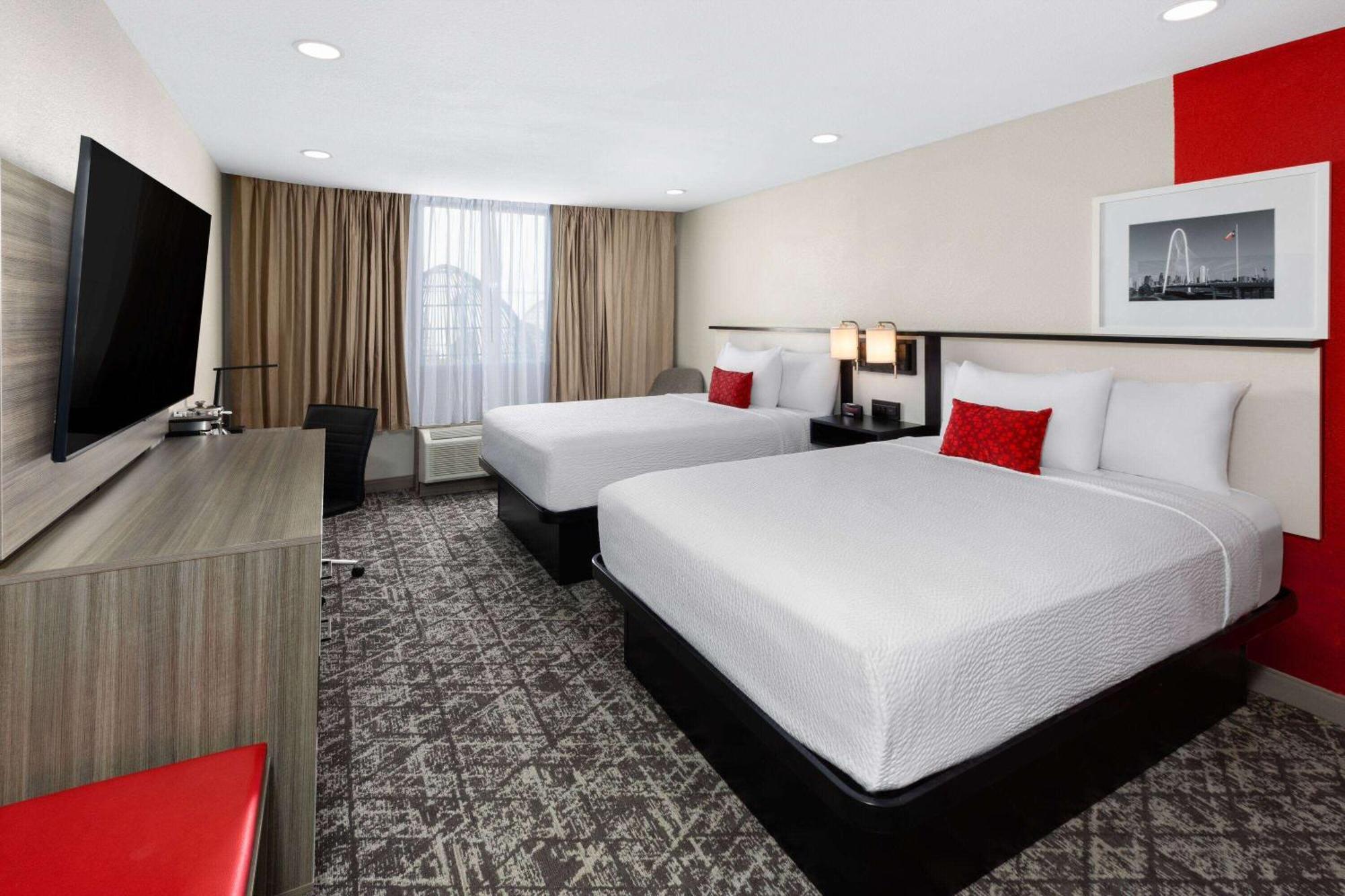 Отель Ramada By Wyndham Dfw Airport Ирвинг Экстерьер фото